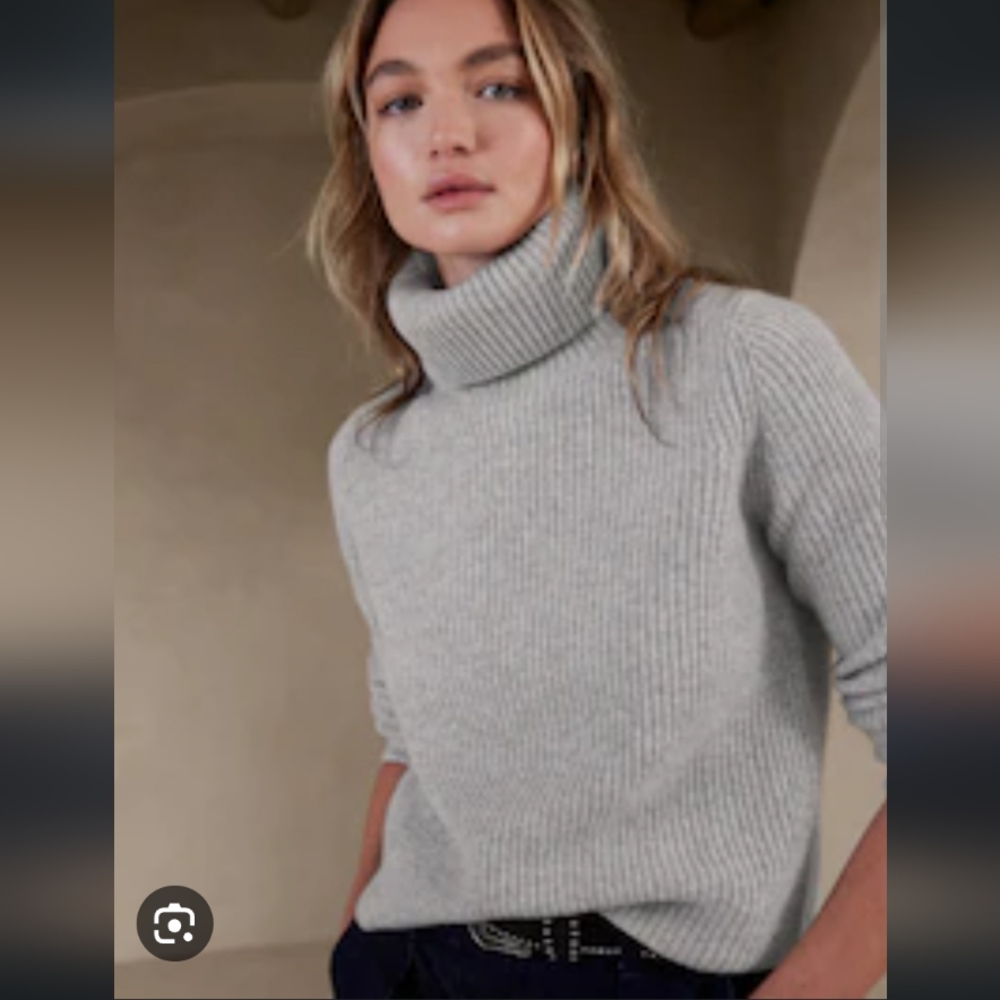 Banana Republic 100% Cashmere Turtleneck Sweater